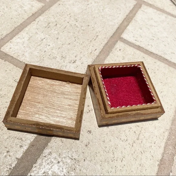 Small Vintage Inlayed Marquetry Wooden Box. - Picture 8 of 8